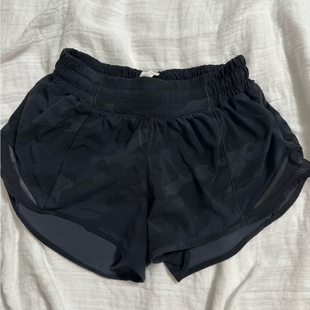 Lululemon Hotty Hot 2.5” Athletic Shorts Camo/Black